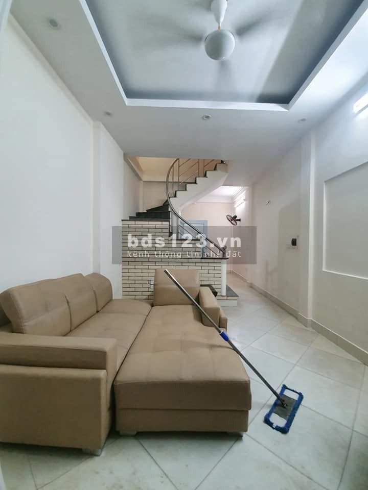 Bán gấp nhà Định Công Thượng 32m2x 5 tầng giá 2.78 tỷ. Bấm gọi 0912.010.861.