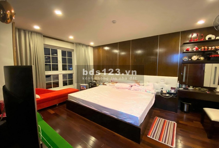 Nhà phố hồ Trúc Bạch, Ba Đình. Vỉa hè, oto, KD. 120m2 10T MT6m 45tỷ