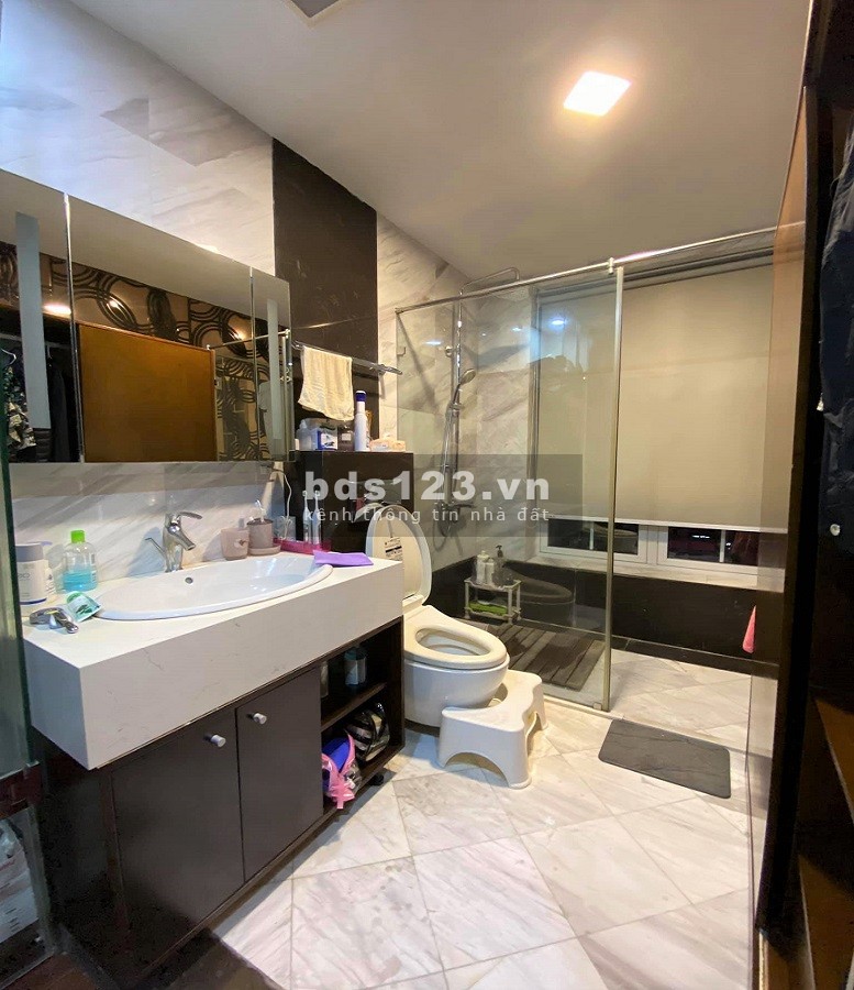 Nhà phố hồ Trúc Bạch, Ba Đình. Vỉa hè, oto, KD. 120m2 10T MT6m 45tỷ