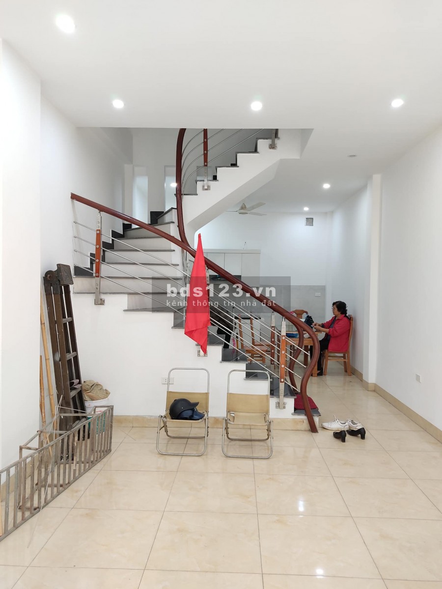 Nhà đẹp An Dương Vương, ô tô đỗ cửa, tặng full nội thất, diện tích 42m2, với giá 4.8 tỷ