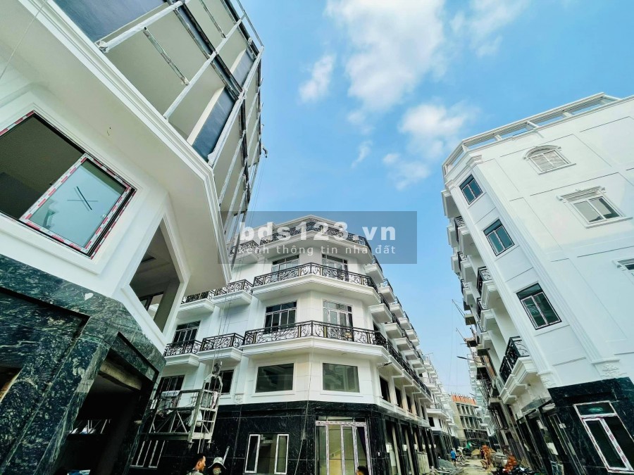 Nhà phố 5 tầng Q.12 như Cityland cực đẹp gần sông có thang máy từ 4,8 tỷ