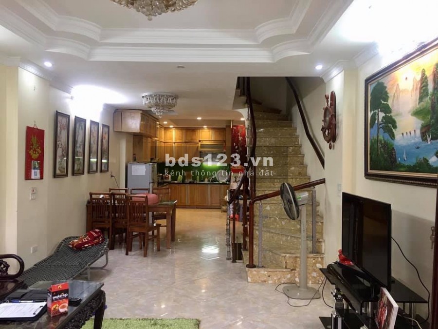 Bán nhà phố Bà Triệu, dt 40m2, 5 tầng, ngõ thông thoáng, nhà đẹp ở ngay, chỉ 7.8 tỷ, lh 0942.861188