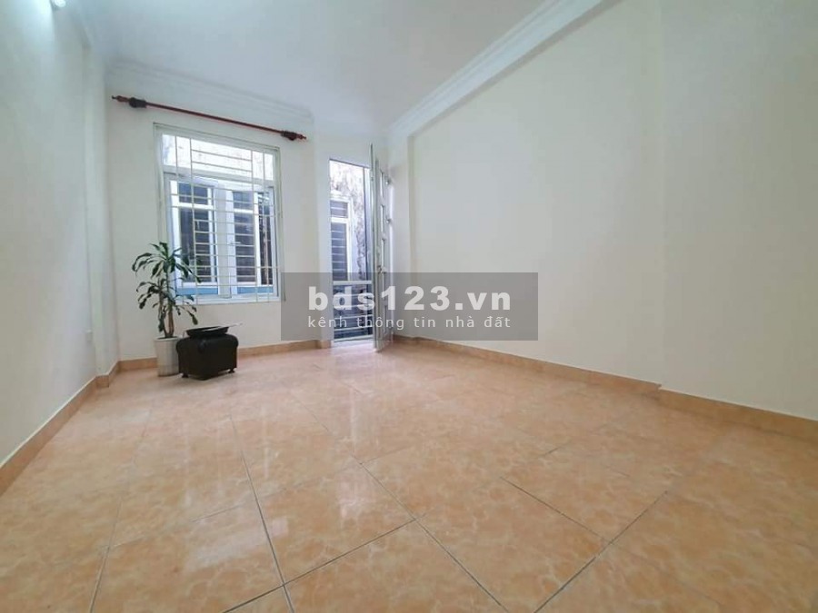 Bán gấp nhà Định Công Thượng 32m2x 5 tầng giá 2.78 tỷ. Bấm gọi 0912.010.861.