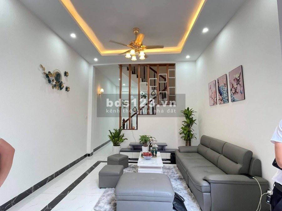 Bán nhà Nguyễn Khánh Toàn Cầu Giấy, 30 ra phố cho thuê tốt, ô tô đỗ cửa, dt 50m2, 5 tầng