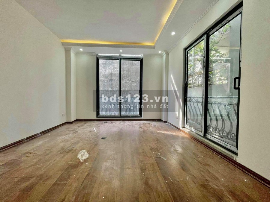 Nhà Kim Giang ,DT 39m,6 T thang máy siêu hiếm,MT 4 M ,3 mặt ngõ, giá cực rẻ chỉ 5.8 tỷ