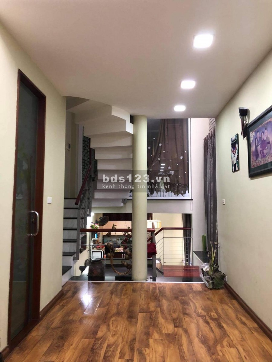 Lô góc 3 mặt thoáng ngõ to 158 Nguyễn Khánh Toàn, DT 51m2- 4 tầng - Giá chỉ 13.5 tỷ