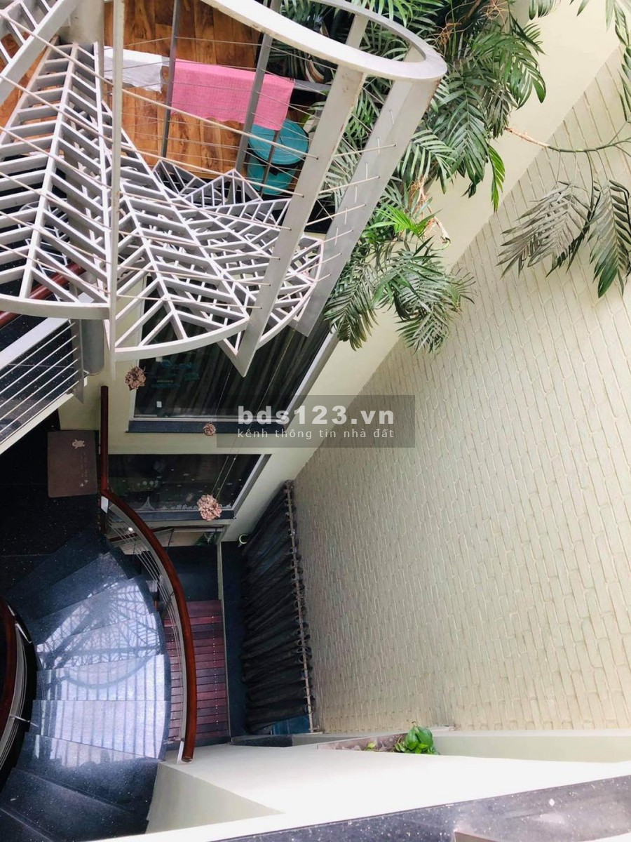 Lô góc 3 mặt thoáng ngõ to 158 Nguyễn Khánh Toàn, DT 51m2- 4 tầng - Giá chỉ 13.5 tỷ