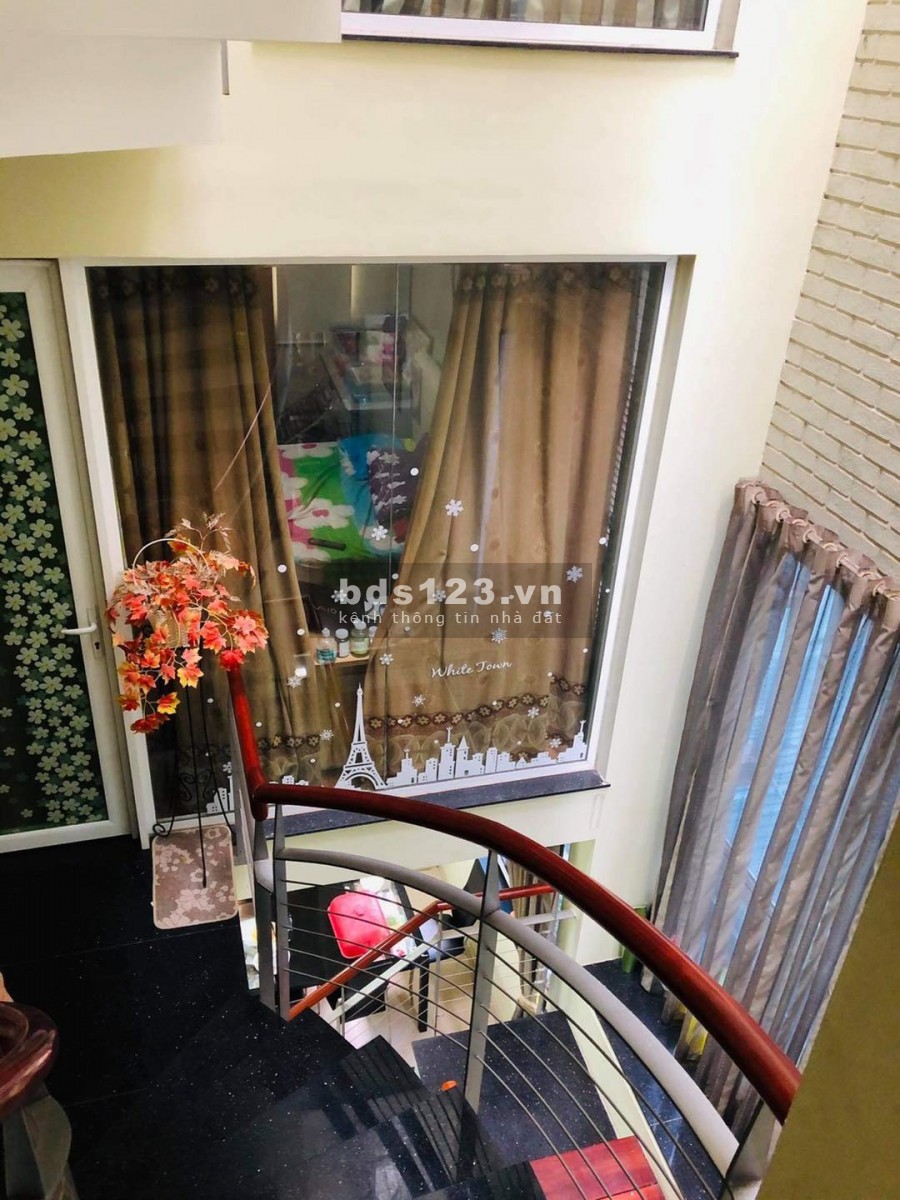 Lô góc 3 mặt thoáng ngõ to 158 Nguyễn Khánh Toàn, DT 51m2- 4 tầng - Giá chỉ 13.5 tỷ