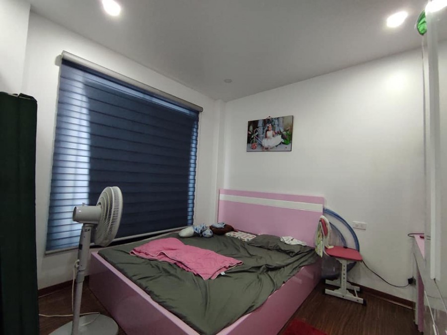 Duy nhất 1 căn, dân tư xây, bán nhà tặng full nội thất, đường Thạch Bàn, dt 39m2, mt 6.5m, giá nhỉnh 3 tỷ