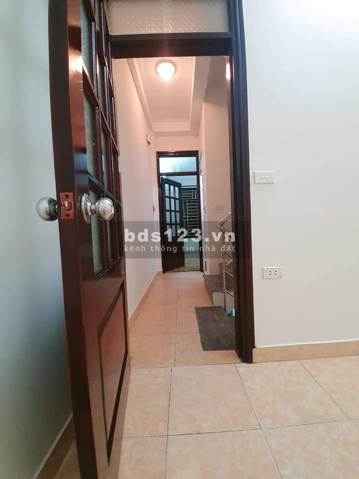 Bán gấp nhà Định Công Thượng 32m2x 5 tầng giá 2.78 tỷ. Bấm gọi 0912.010.861.
