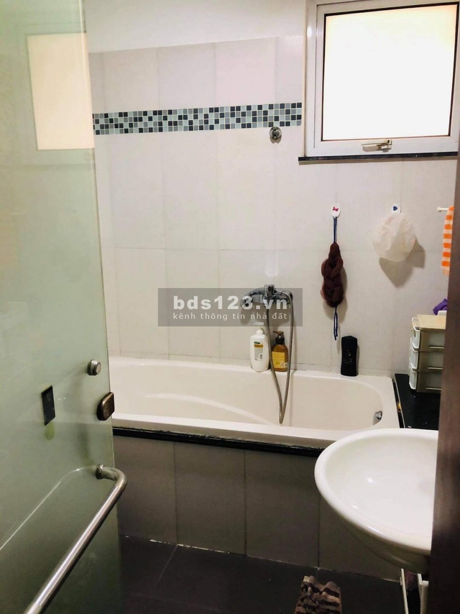 Lô góc 3 mặt thoáng ngõ to 158 Nguyễn Khánh Toàn, DT 51m2- 4 tầng - Giá chỉ 13.5 tỷ