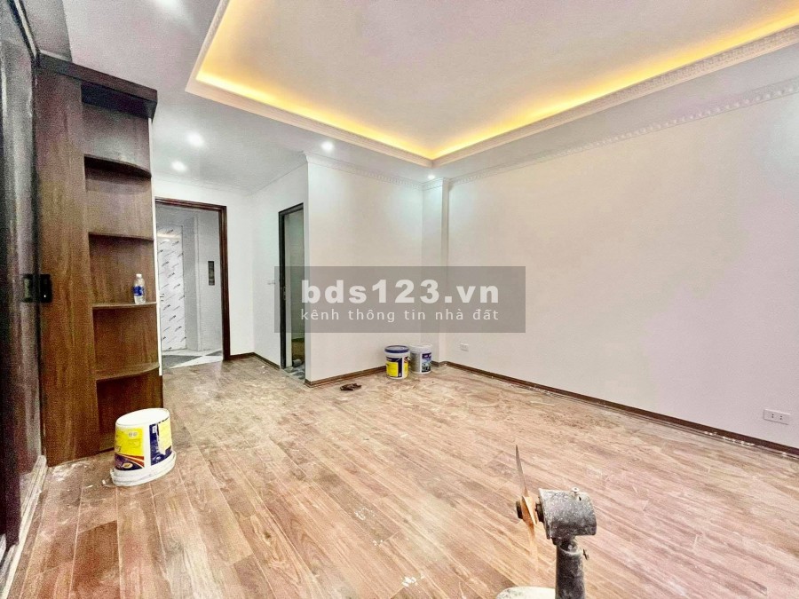 Nhà Kim Giang ,DT 39m,6 T thang máy siêu hiếm,MT 4 M ,3 mặt ngõ, giá cực rẻ chỉ 5.8 tỷ