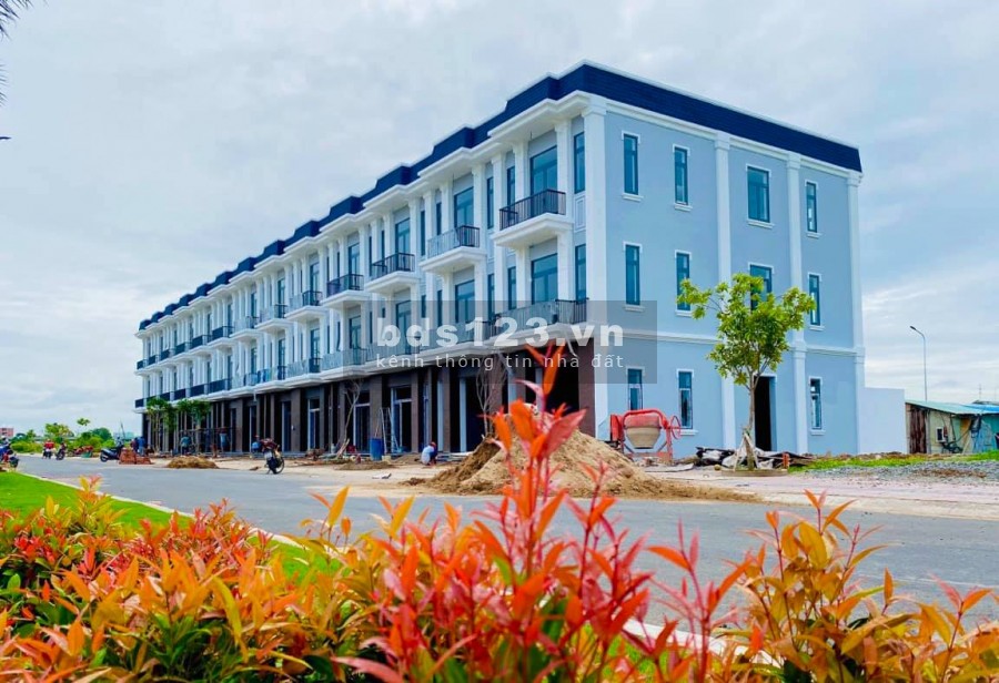 Bán Shophouse The Sol City 100m², 1 trệt 2 lầu, SHR, gần Chợ Hưng Long, Bình Chánh