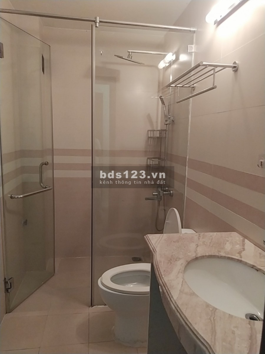 Bán nhà phân lô Trần Quốc Hoàn, ô tô vào tận cửa gần phố 45m, 5 tầng, mt 4m, giá 8.4 tỷ