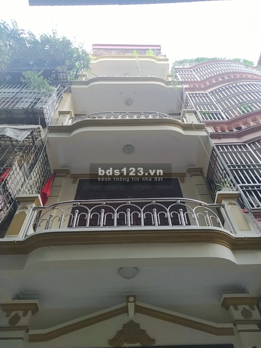 Bán nhà phân lô Trần Quốc Hoàn, ô tô vào tận cửa gần phố 45m, 5 tầng, mt 4m, giá 8.4 tỷ