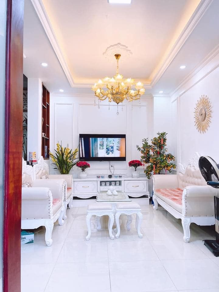 Duy nhất 1 căn, dân tư xây, bán nhà tặng full nội thất, đường Thạch Bàn, dt 39m2, mt 6.5m, giá nhỉnh 3 tỷ