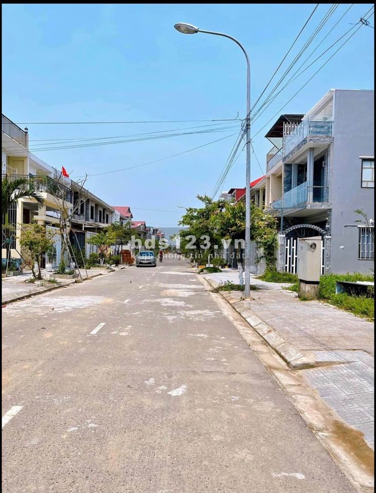 Cần thanh lý nhà thô mái thái khu C Phú Mỹ Thượng Huế, đường lớn 12m