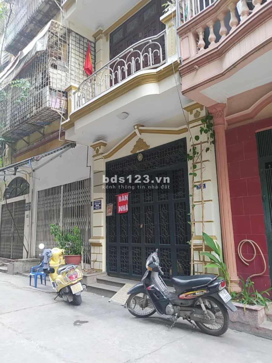 Bán nhà phân lô Trần Quốc Hoàn, ô tô vào tận cửa gần phố 45m, 5 tầng, mt 4m, giá 8.4 tỷ