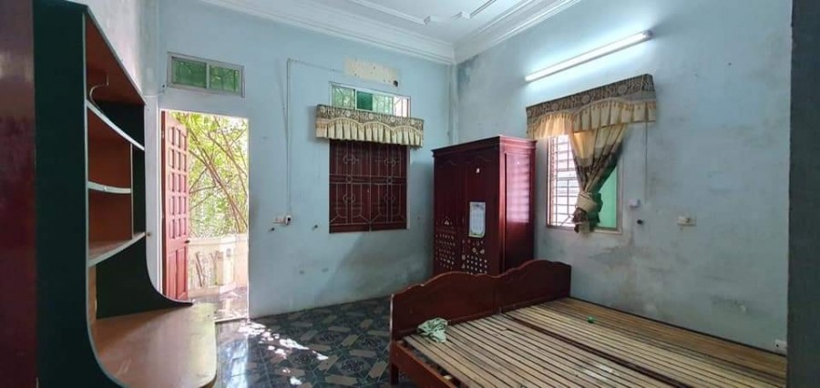 Bán nhà nguyên căn rộng 50m2, đúc 3 tầng đúc, giá 3.4 tỷ, lh 0986530686