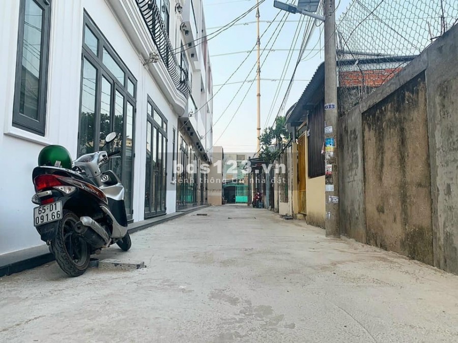 Bán nhà lầu hẻm tổ 3 hồ bún xáng thổ cư 40m2 dtxd 70m2 giá 2.35 tỷ ngay trung tâm rất tiện lợi