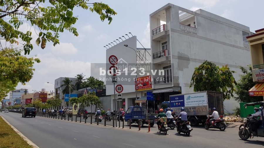 Chủ cần tiền bán căn mặt tiền đường số 3, Q6, DT: 72m2, 17.2 tỷ. Lh: An Tín