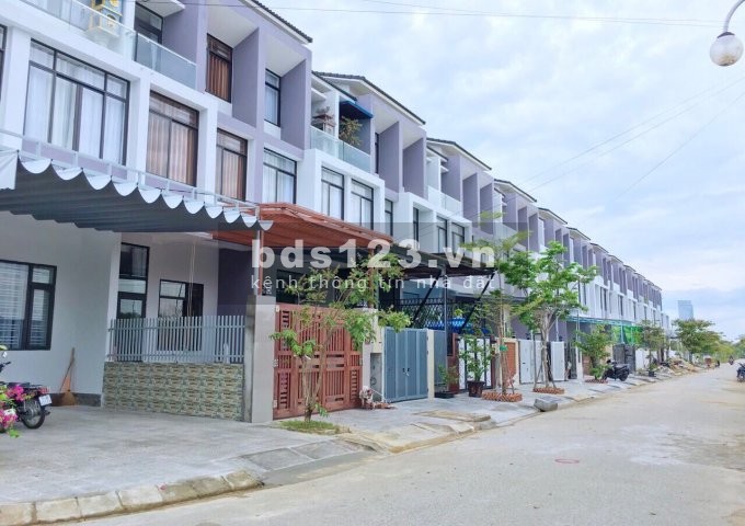 Nhà mặt phố 4 tầng 81m2 ngay trung tâm thành phố Huế, có sổ hồng