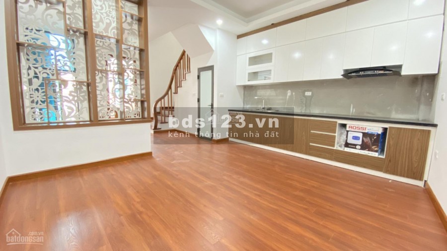 Siêu phẩm thang máy cực hiếm, sân cổng, trước nhà cực thoáng, 52m2 x 5T,nhinh 5 tỷ Xuân La