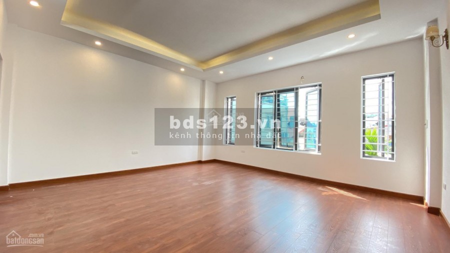 Siêu phẩm thang máy cực hiếm, sân cổng, trước nhà cực thoáng, 52m2 x 5T,nhinh 5 tỷ Xuân La