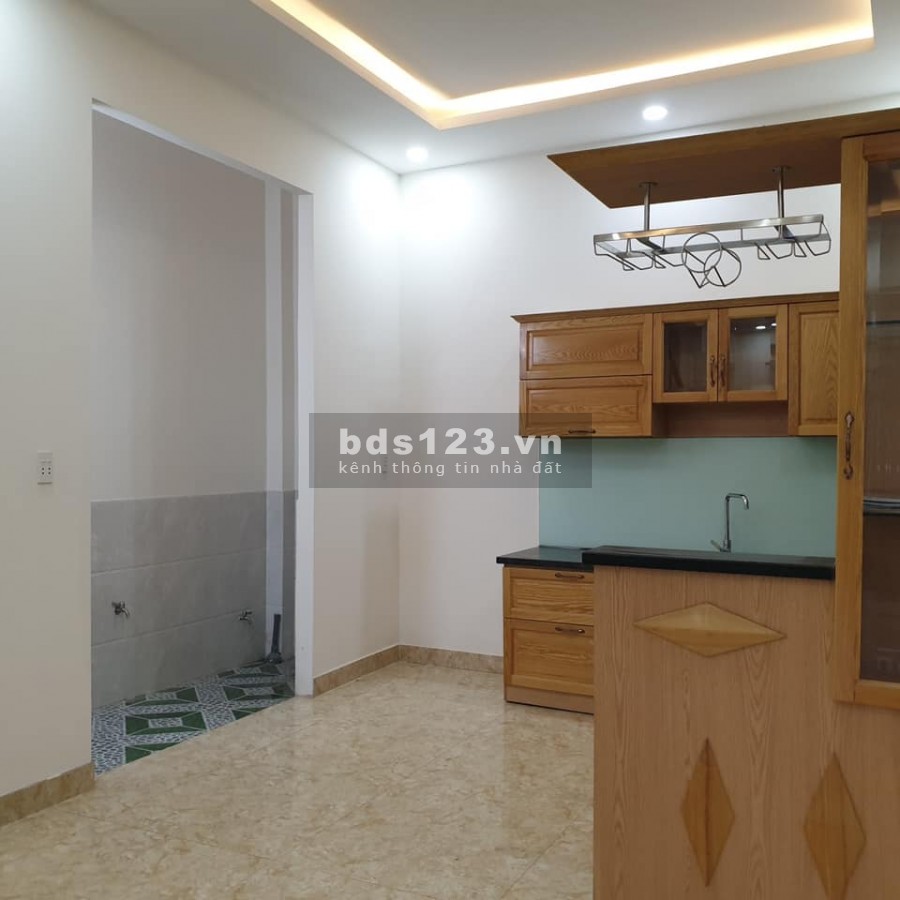 Nhà có chỗ ô tô đậu, vị trí gần ngã tư Âu Cơ - Lạc Long Quân, giá 3,6 tỷ