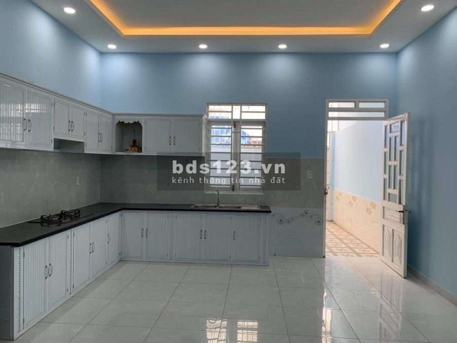 Tôi đang có 2 dãy nhà trọ dt 300m2 gđ kẹt tiền trả cho ngân hàng nên tôi cần bán lại giá tốt cho người muốn đầu tư