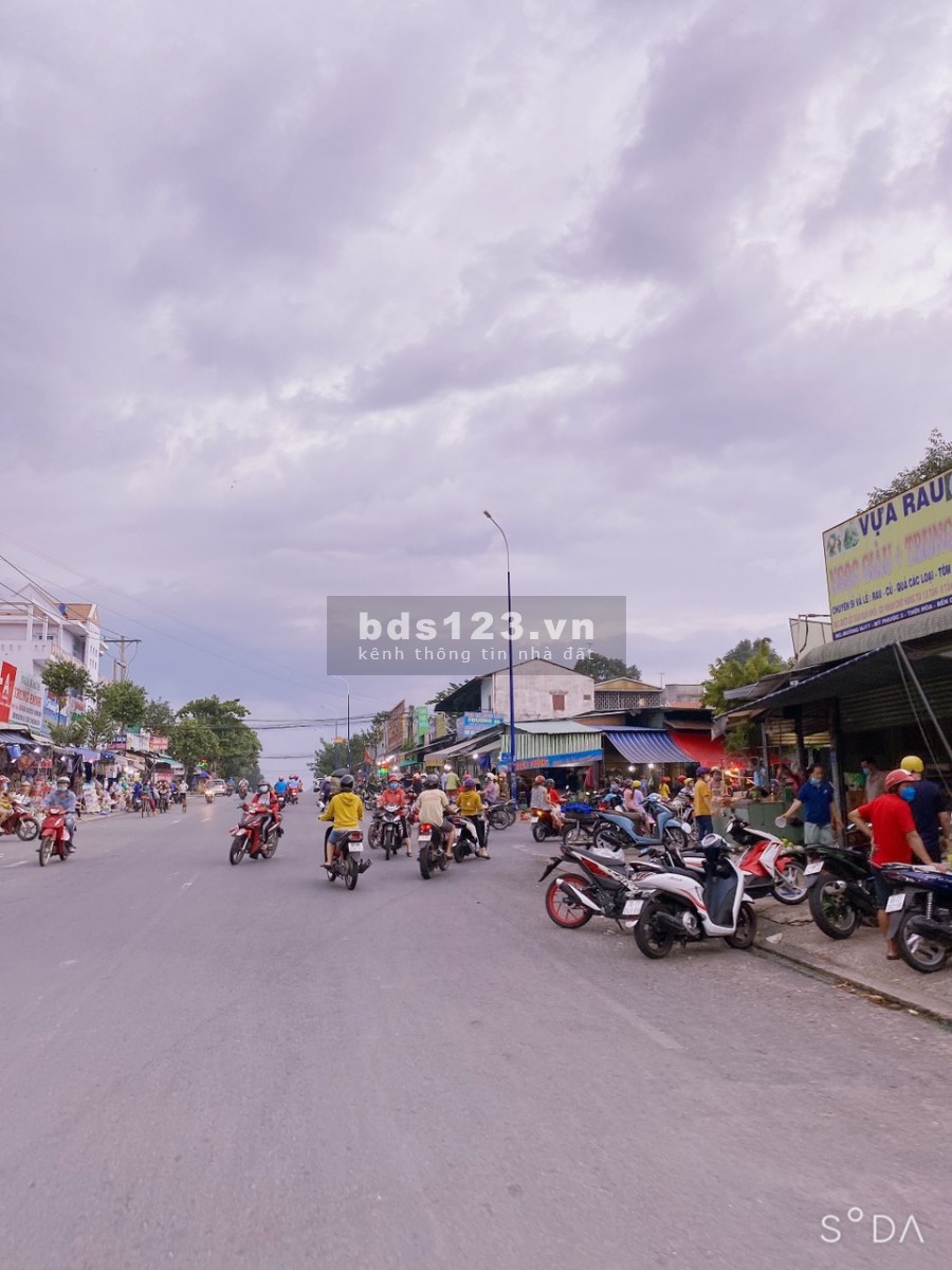 Tôi Cần Bán Lô Góc 2 mặt Tiền (10x20), đối diện Chợ, dân cư đông đúc, giá 4 tỷ 2