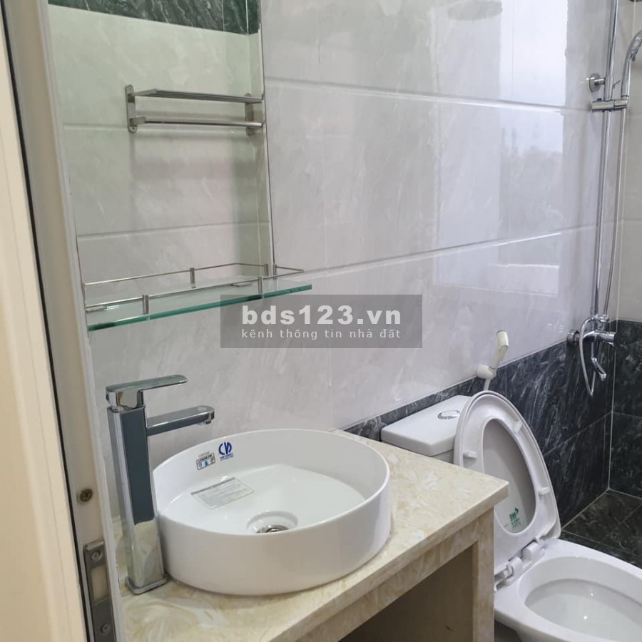 Nhà có chỗ ô tô đậu, vị trí gần ngã tư Âu Cơ - Lạc Long Quân, giá 3,6 tỷ