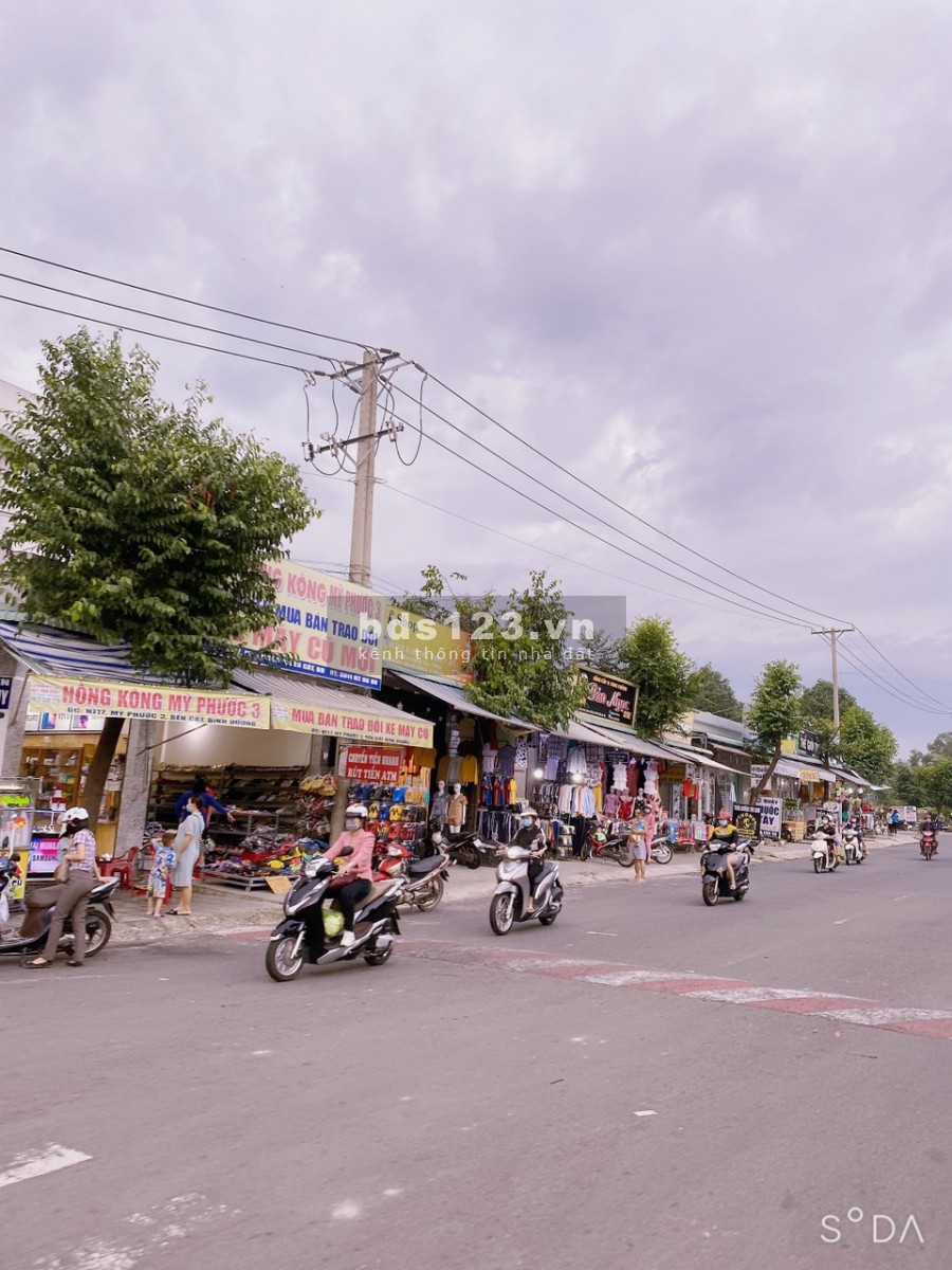 Tôi Cần Bán Lô Góc 2 mặt Tiền (10x20), đối diện Chợ, dân cư đông đúc, giá 4 tỷ 2