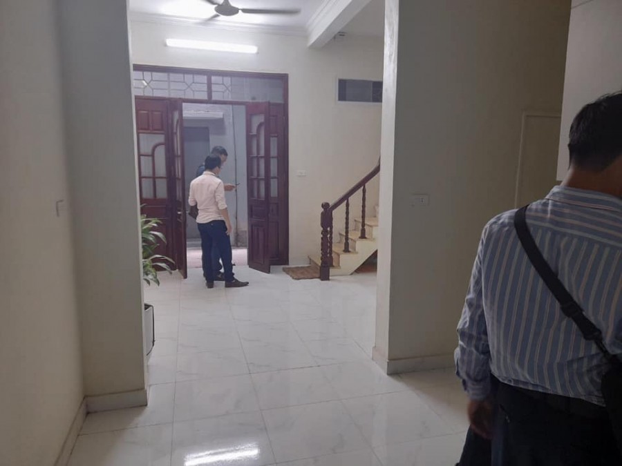 Bán gấp nhà Hoàng Văn Thái, nhà đẹp 35m2, 3 tầng đúc, mt 4.5m, giá chỉ 3.65 tỷ