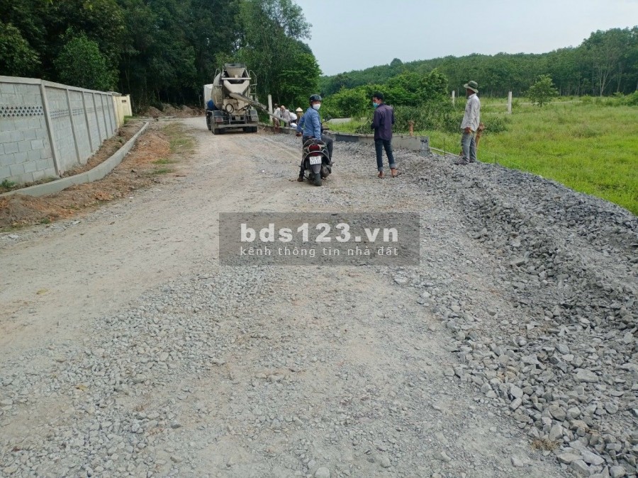 Chính chủ cần bán nền đất Vĩnh Tân Tân Uyên Bình Dương 300m2. Sổ sẵn, giá mềm.