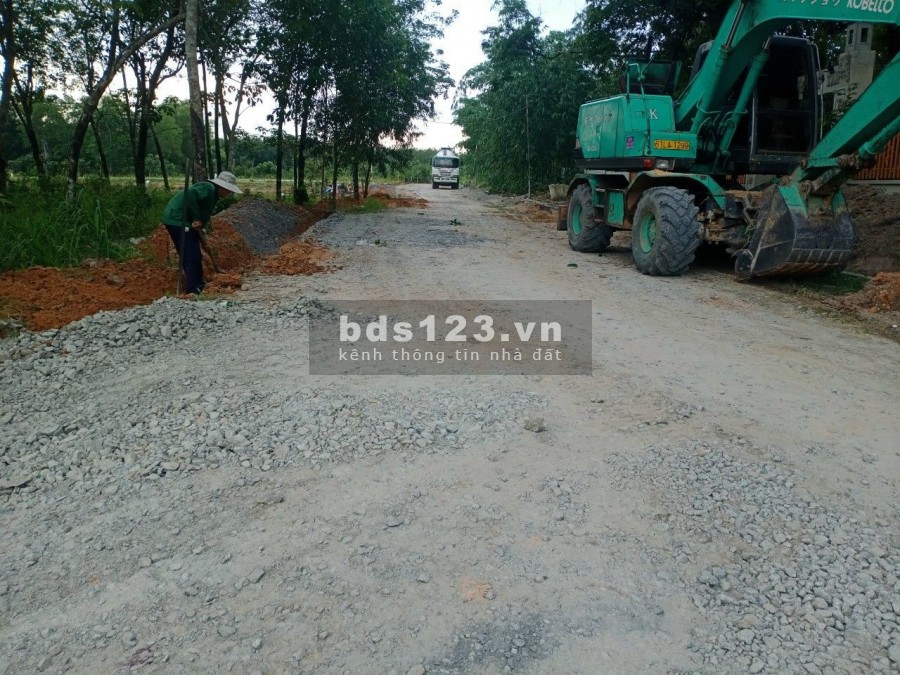 Chính chủ cần bán nền đất Vĩnh Tân Tân Uyên Bình Dương 300m2. Sổ sẵn, giá mềm.