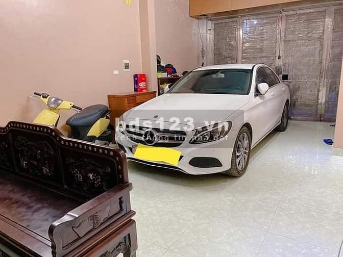 Bán nhà, mặt phố Chiến Thắng, có gara xe oto, diện tích 44m2, giá 4,7 tỷ.