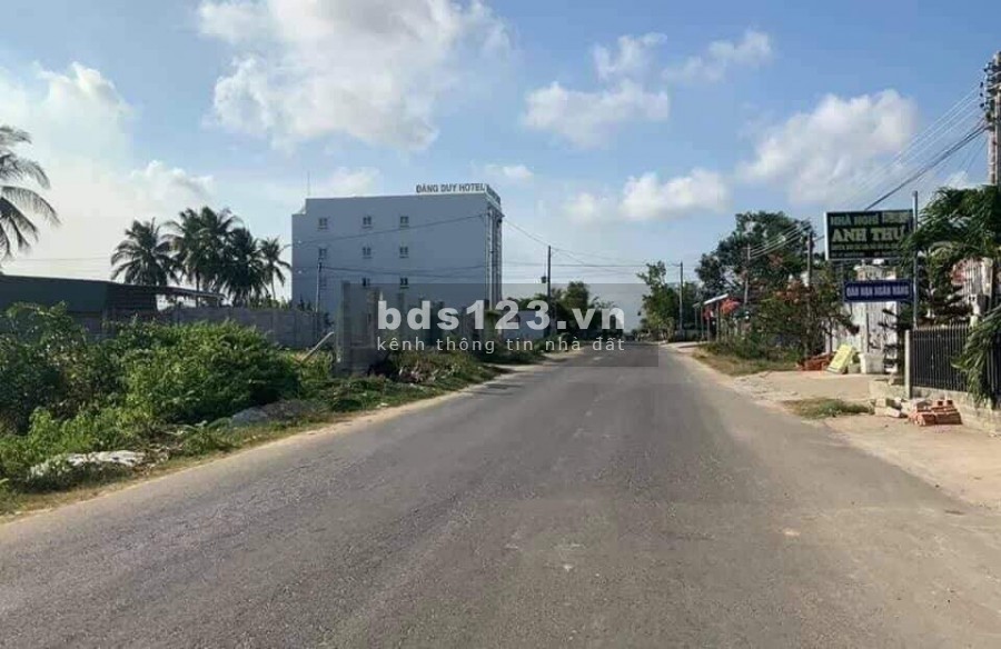 Bán lô đất có sổ của ông chú em nên ông bán gấp lô đất ngay Quốc Lộ 13