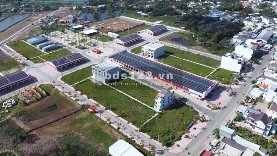 Cần Bán Đất Trung Tâm Huyện, mặt tiền nhựa vỉa hè thuận tiện buôn bán, gần ngân hàng, bệnh viện