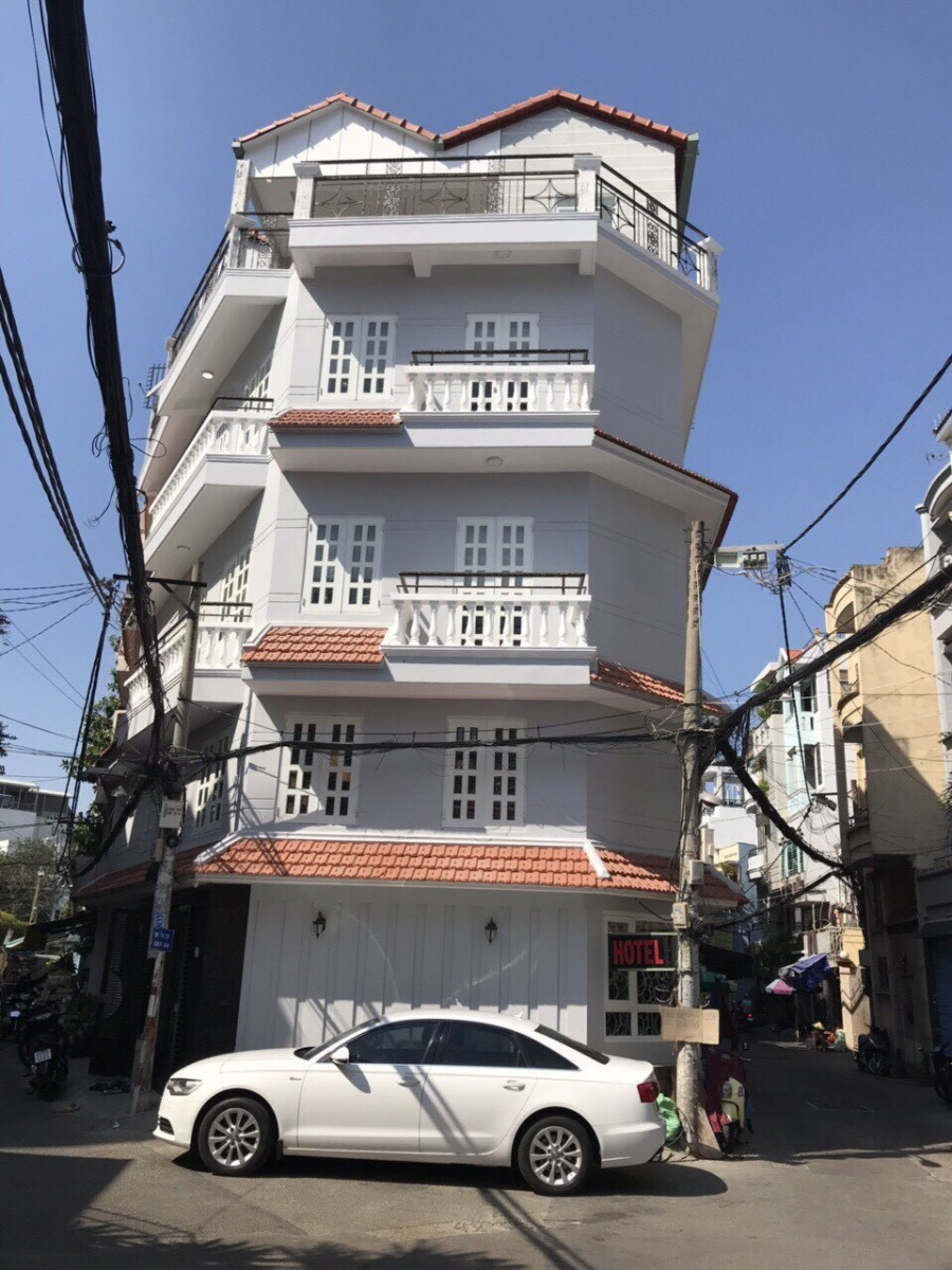 Nhà bán 2 mặt hẻm xe hơi Đinh Tiên Hoàng gần mt đường dt 5,2x20, 3 Lầu