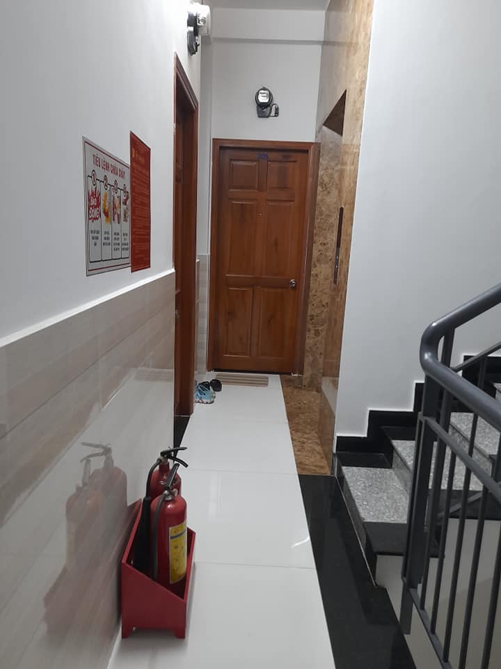 Hẻm xe hơi bán căn hộ dịch vụ 6 tầng. 25 phòng ngủ và 1 kiot dt128m2