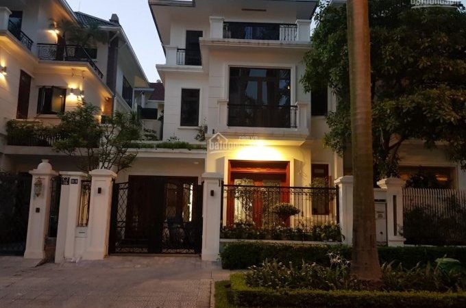 Bán biệt thự Tô Ngọc Vân, Tây Hồ 300m, MT 13m! Lô góc, View hồ, GARA, nhỉnh 40 tỷ. LH: 0969586810.
