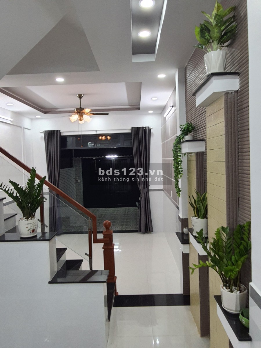cho thuê nhà nguyên căn đường số 10 Linh XuânThủ Đức,LH 0909428959.