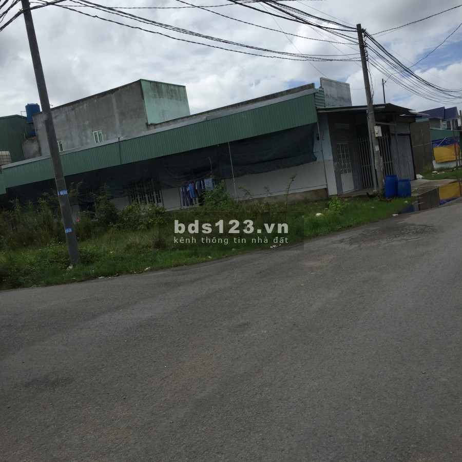 Tôi bán 7 phòng trọ đang cho thuê 9tr/th lô đất bên canh 130m2, ngay KCN, đông dân