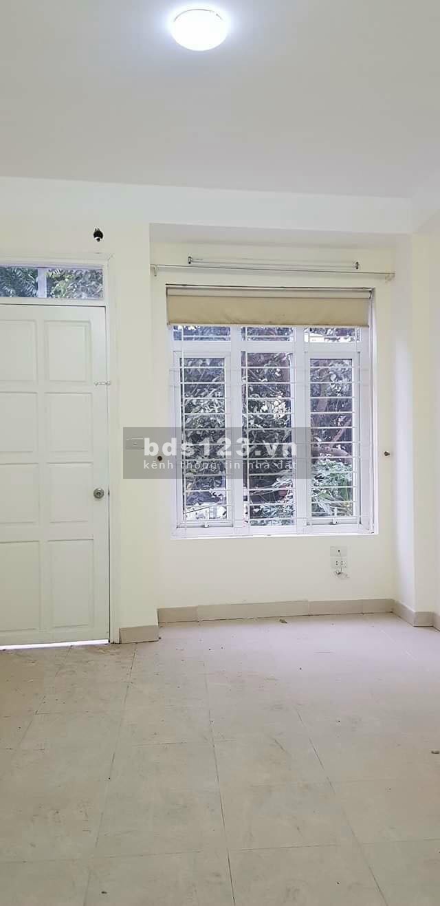 Bán nhà Định Công Hạ, nhà đẹp, giá rẻ, chủ tự xây dt 34m, ô tô cạnh nhà, giá 3,2 tỷ