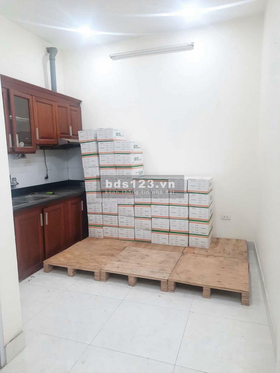 Bán nhà Định Công Hạ, nhà đẹp, giá rẻ, chủ tự xây dt 34m, ô tô cạnh nhà, giá 3,2 tỷ
