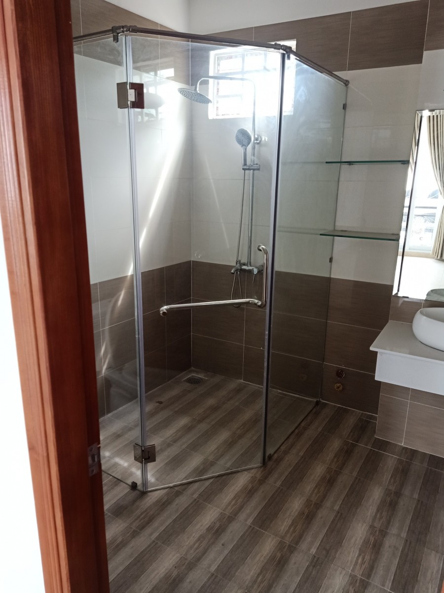 Bán nhà riêng mới vào ở liền Hoàng Hoa Thám Phường 7, giá bán 6.3 tỷ, lhcc