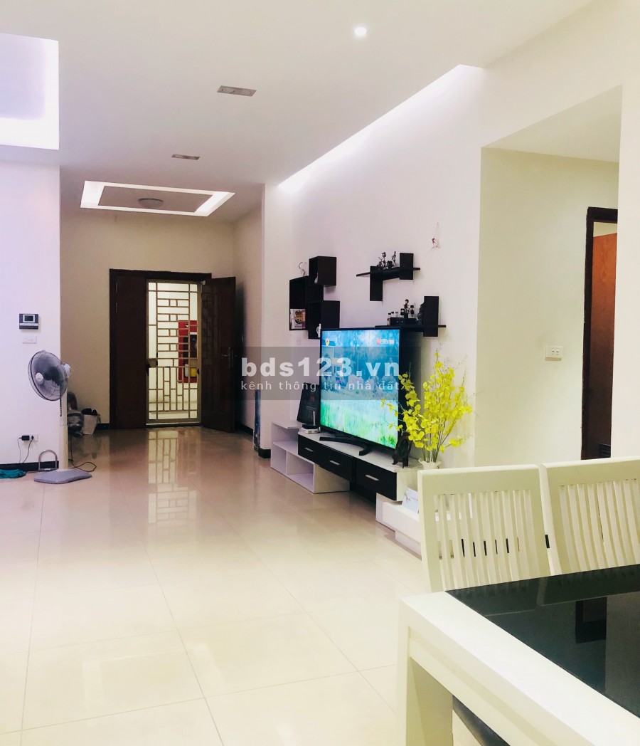 Chính chủ bán căn hộ 127m2, CT5C Đô thị Văn Khê, Ban công hướng Đông, 3 phòng ngủ, 2 phòng vệ sinh, Full nội thất