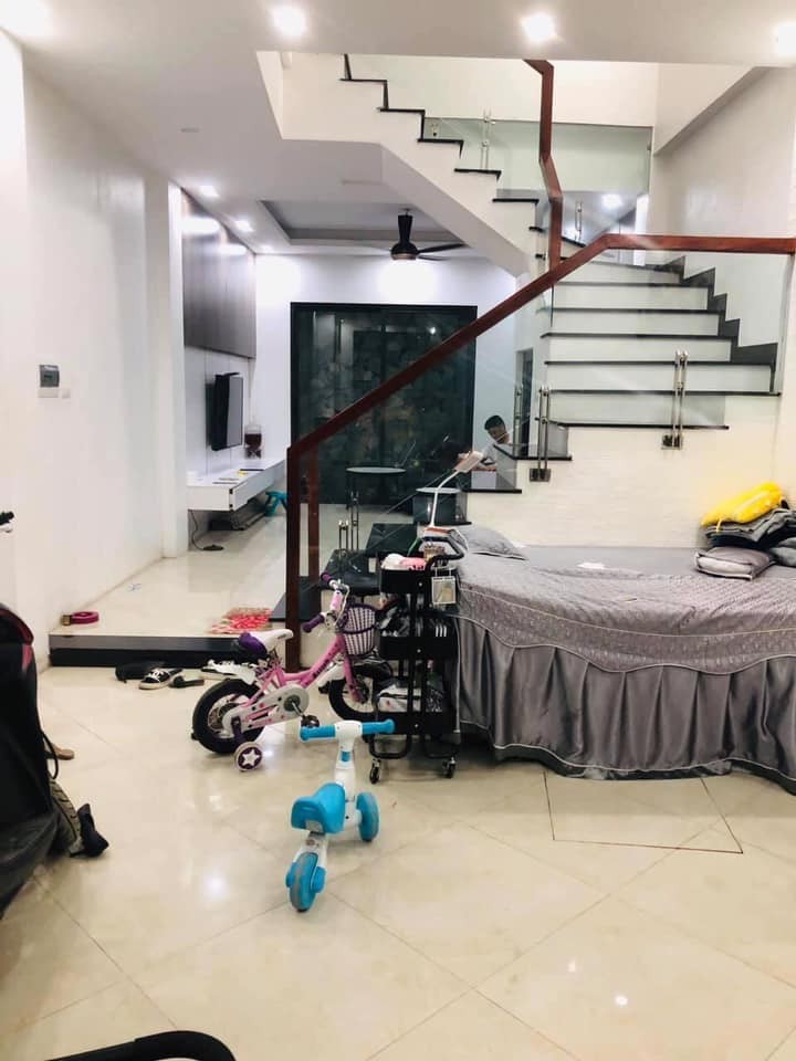 Nhà Mới Ở Ngay Nguyễn Khánh Toàn, Cầu Giấy, 55m2x5T, MT 4.5m, Giá 6.7 Tỷ.