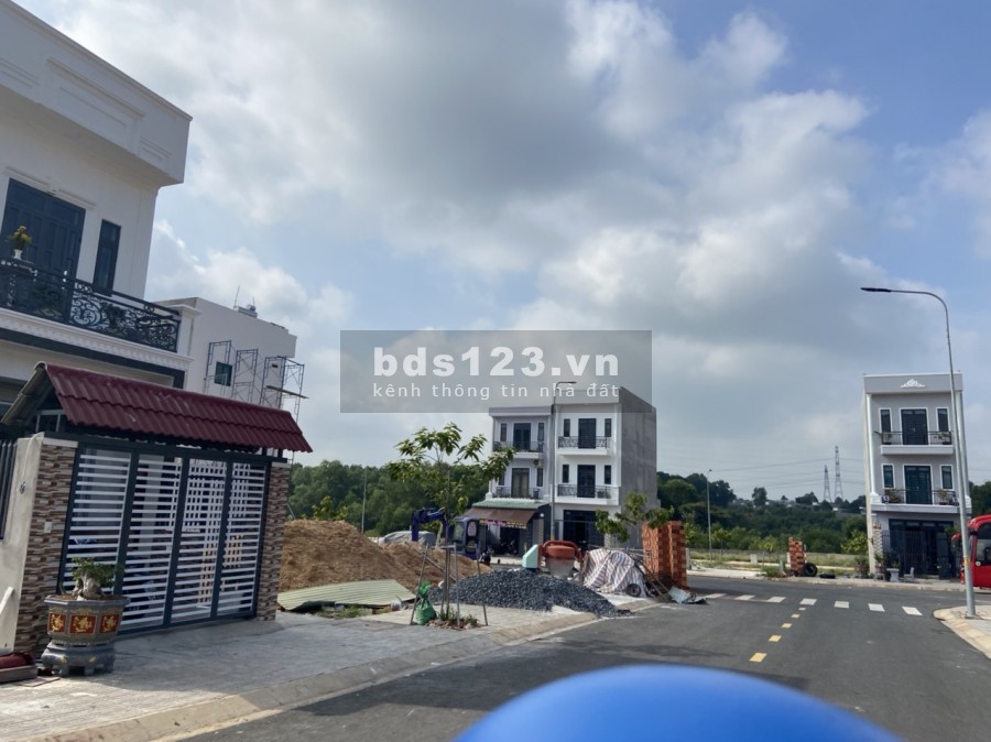 Chủ bán 1 lô thị xã Tân Uyên, mt đường DT747, dt 75m2, giá sốc